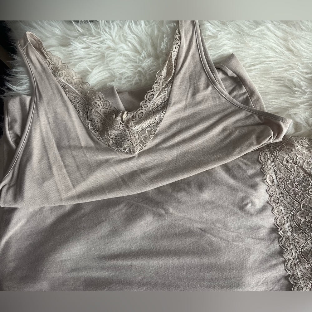 NWOT Flora 2 piece tank top style lace trim pajamas. light cafe’ XL